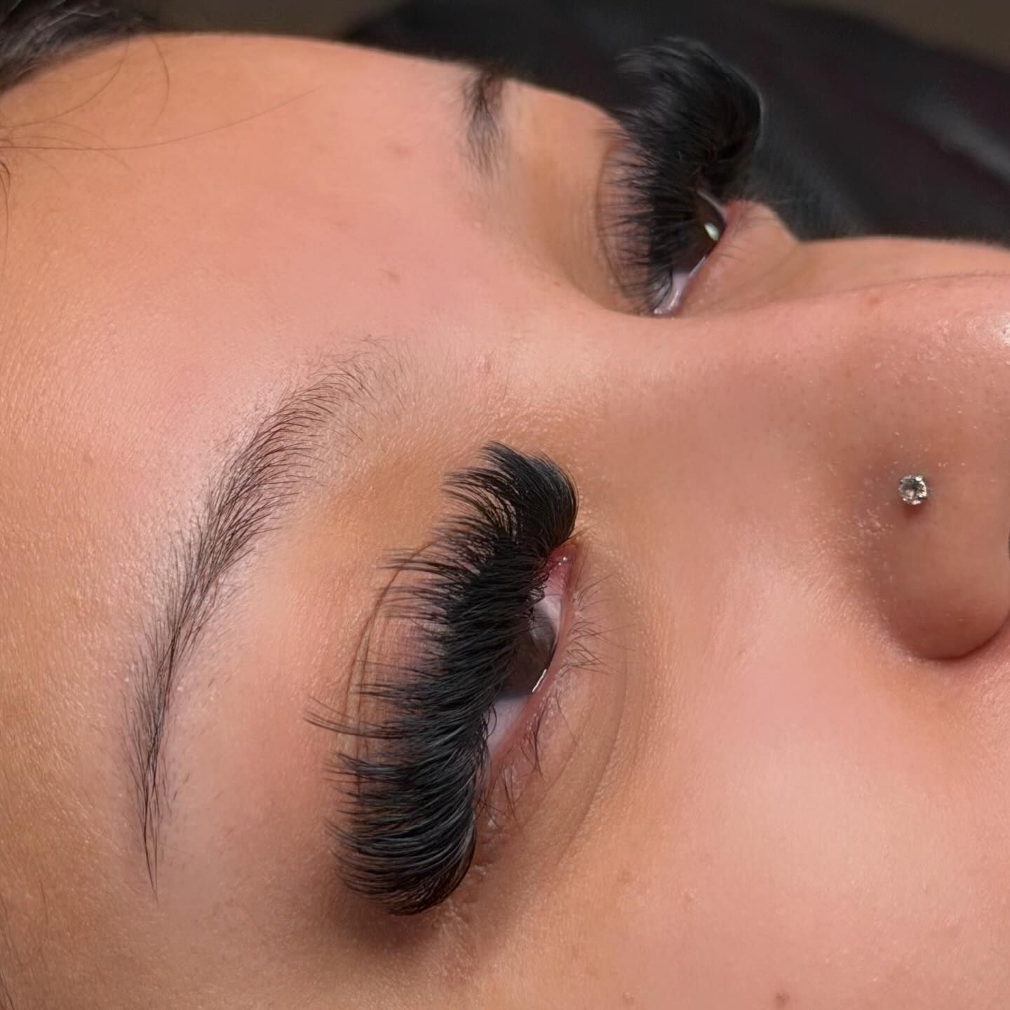 Wispy lash set with long spikes