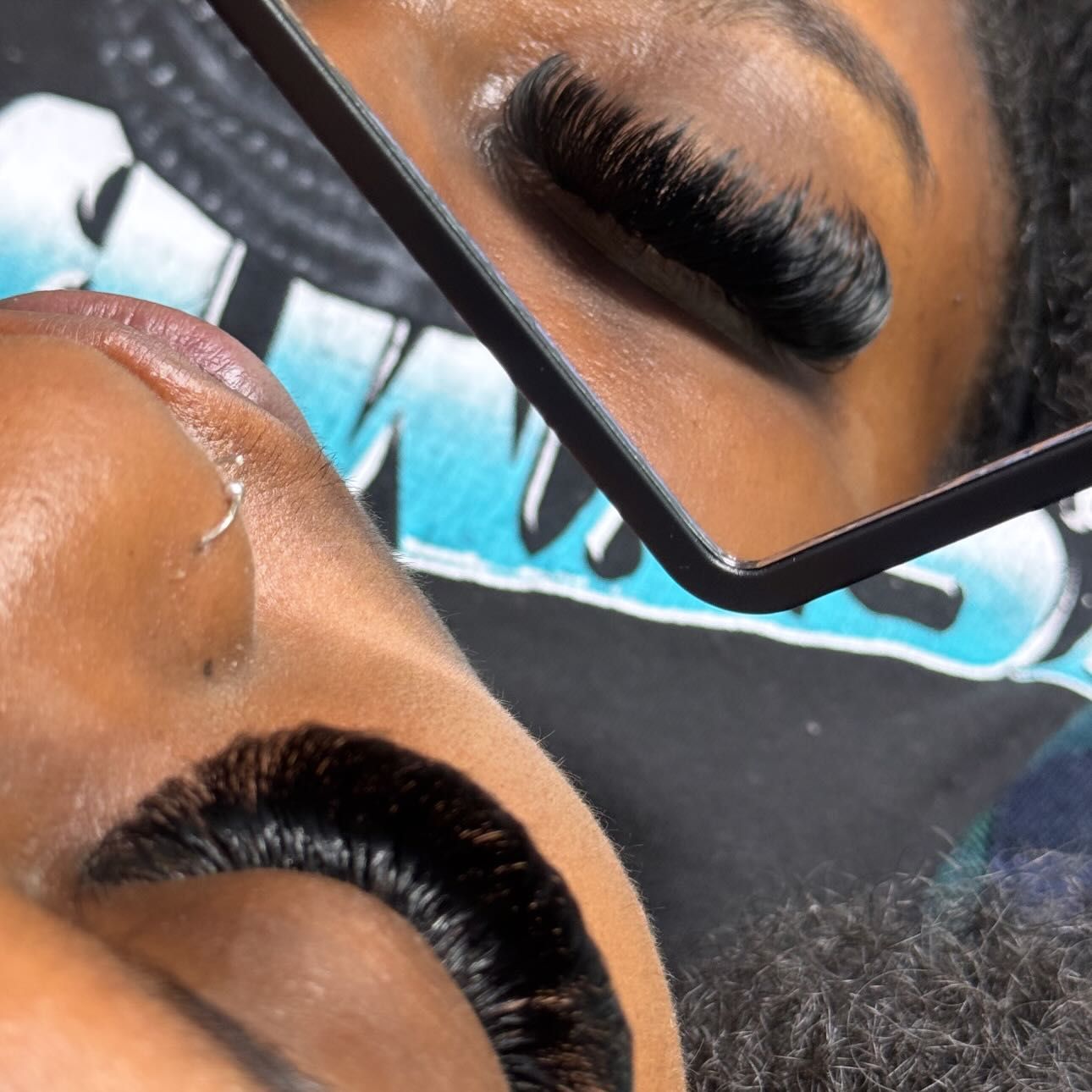 Mirror reveal of a full volume set